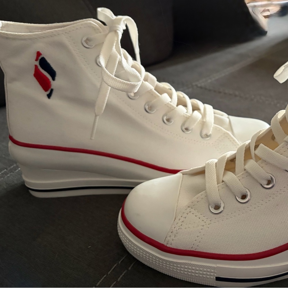 SKECHERS White High-Top Air-cooled Platform Sneakers with Red & Navy Accents